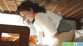 Frau kann mit zwei M ...