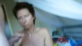 Mutter, nackte reife ...