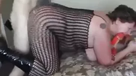 Blondine auf dem Tis ...